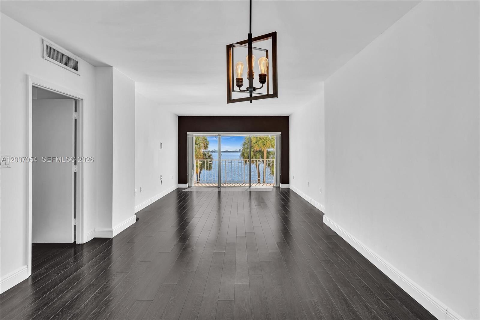 See details 228 1 / 2 762 sq. ft. $ 2026-04-24 0 Photo