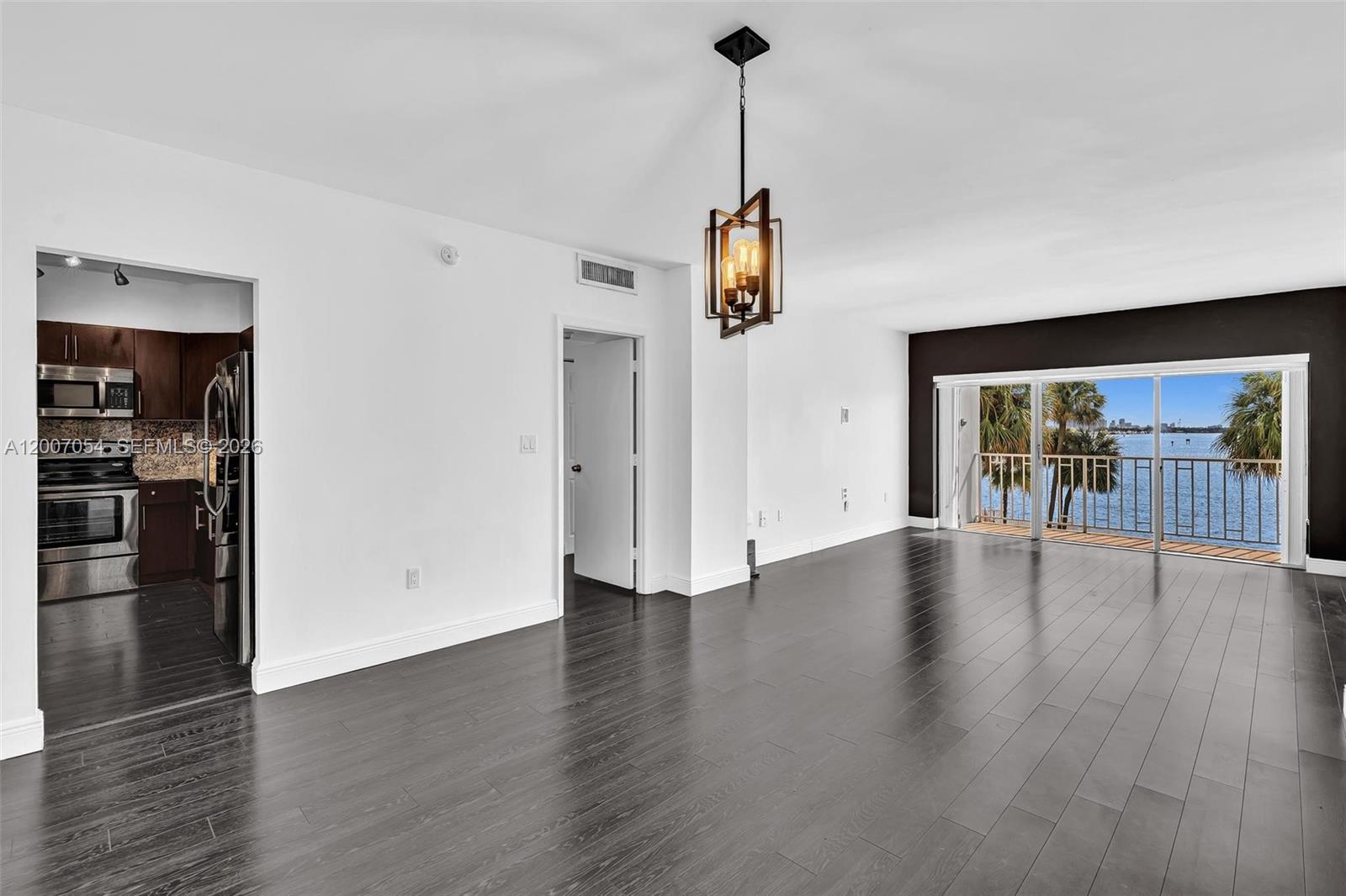 See details 228 1 / 2 762 sq. ft. $ 2026-04-24 0 Photo