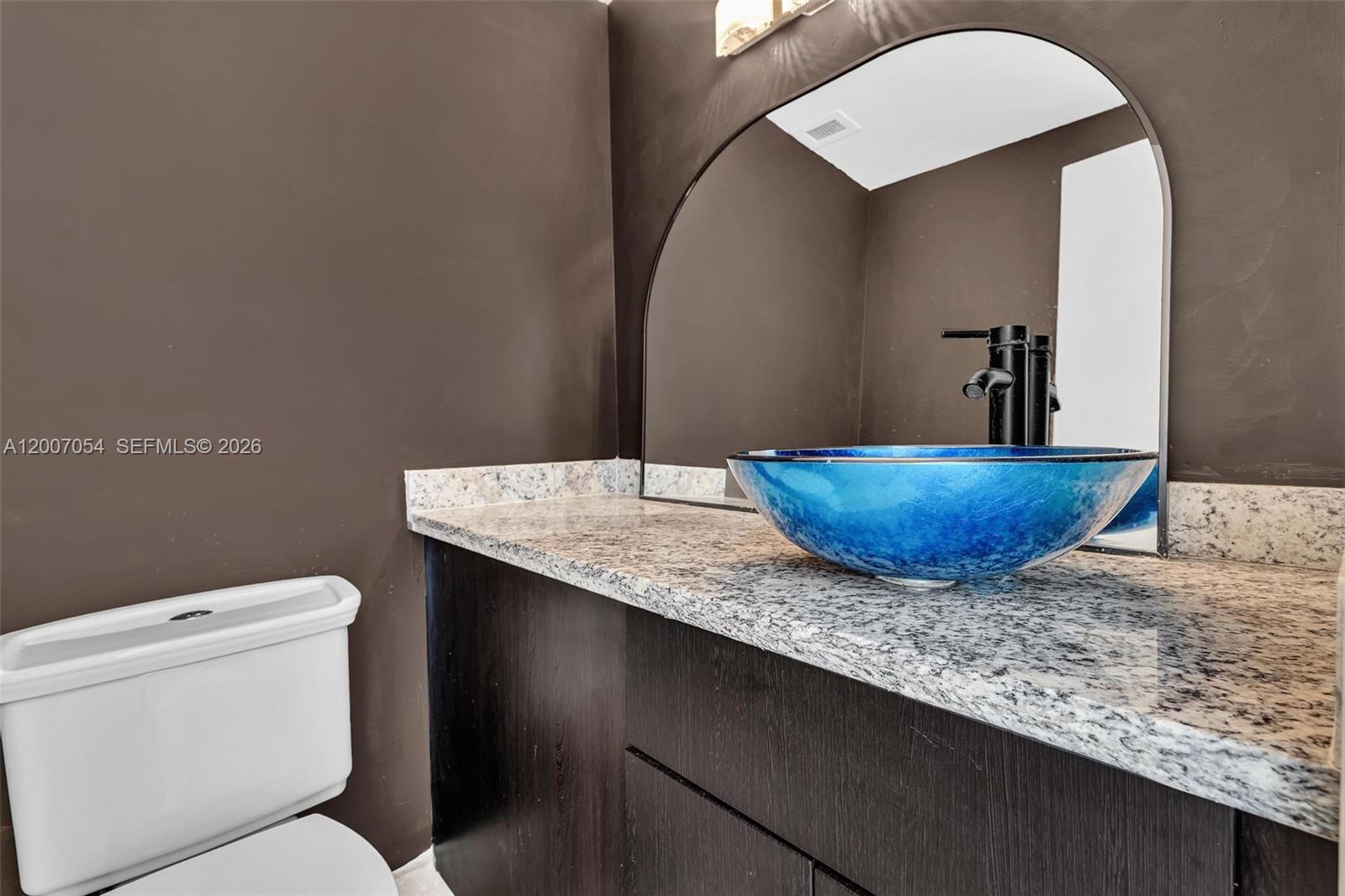 See details 228 1 / 2 762 sq. ft. $ 2026-04-24 0 Photo