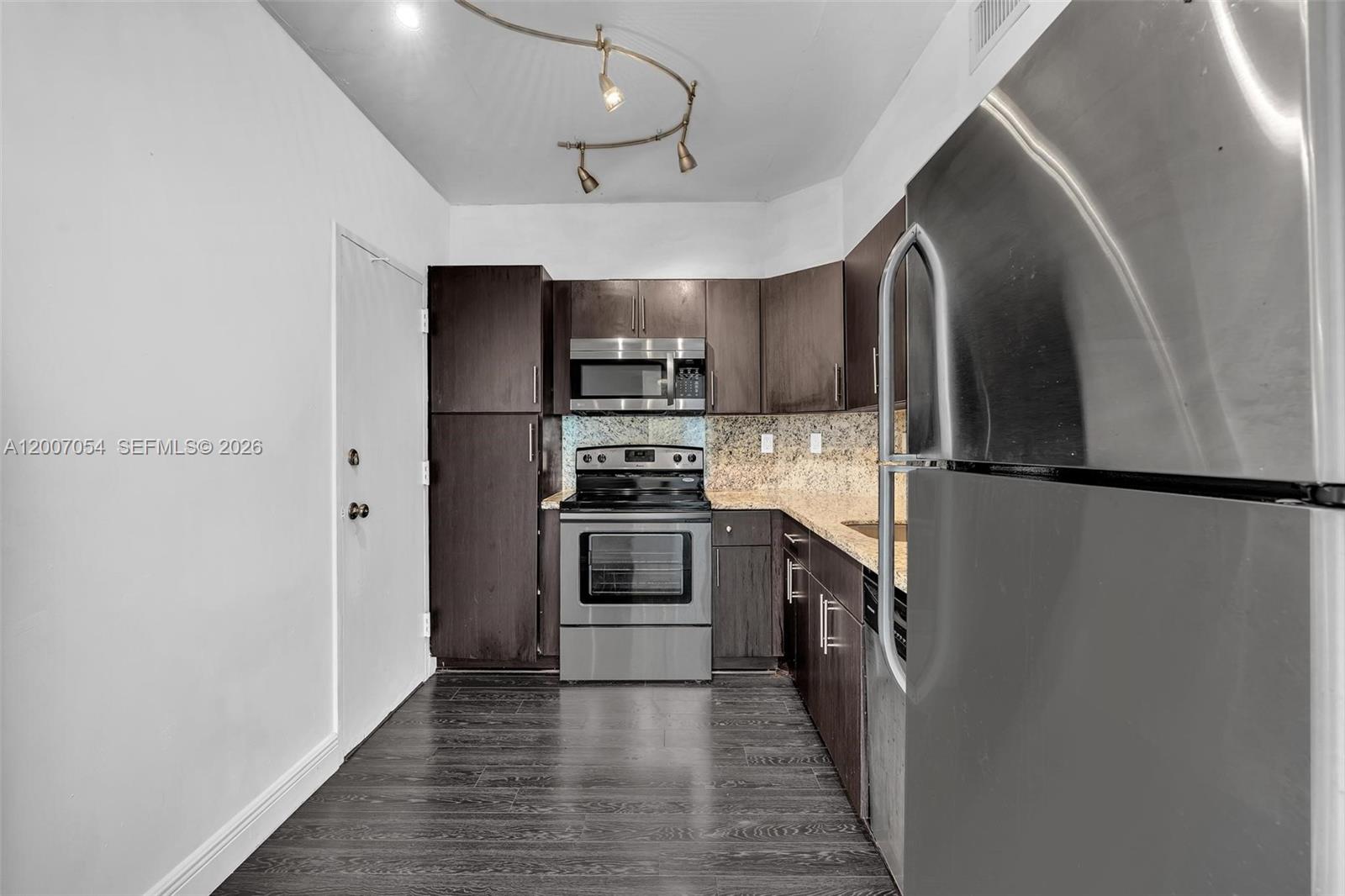 See details 228 1 / 2 762 sq. ft. $ 2026-04-24 0 Photo