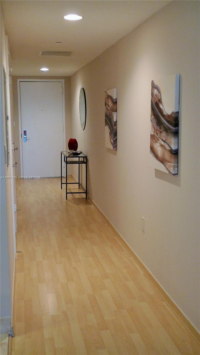 See details 1705 1 / 1 811 sq. ft. $ 2026-04-24 0 Photo