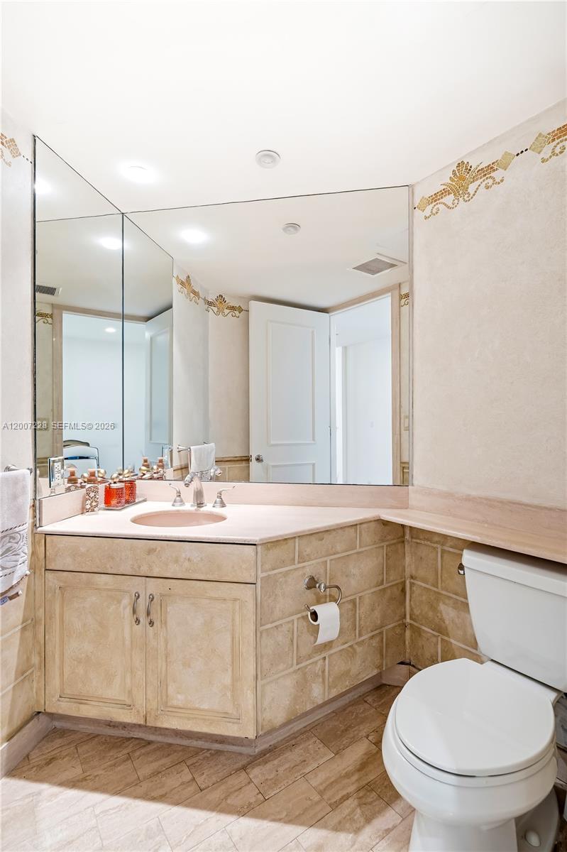Photo of    #7B, Aventura, Florida, 33180 - Guest half bathroom