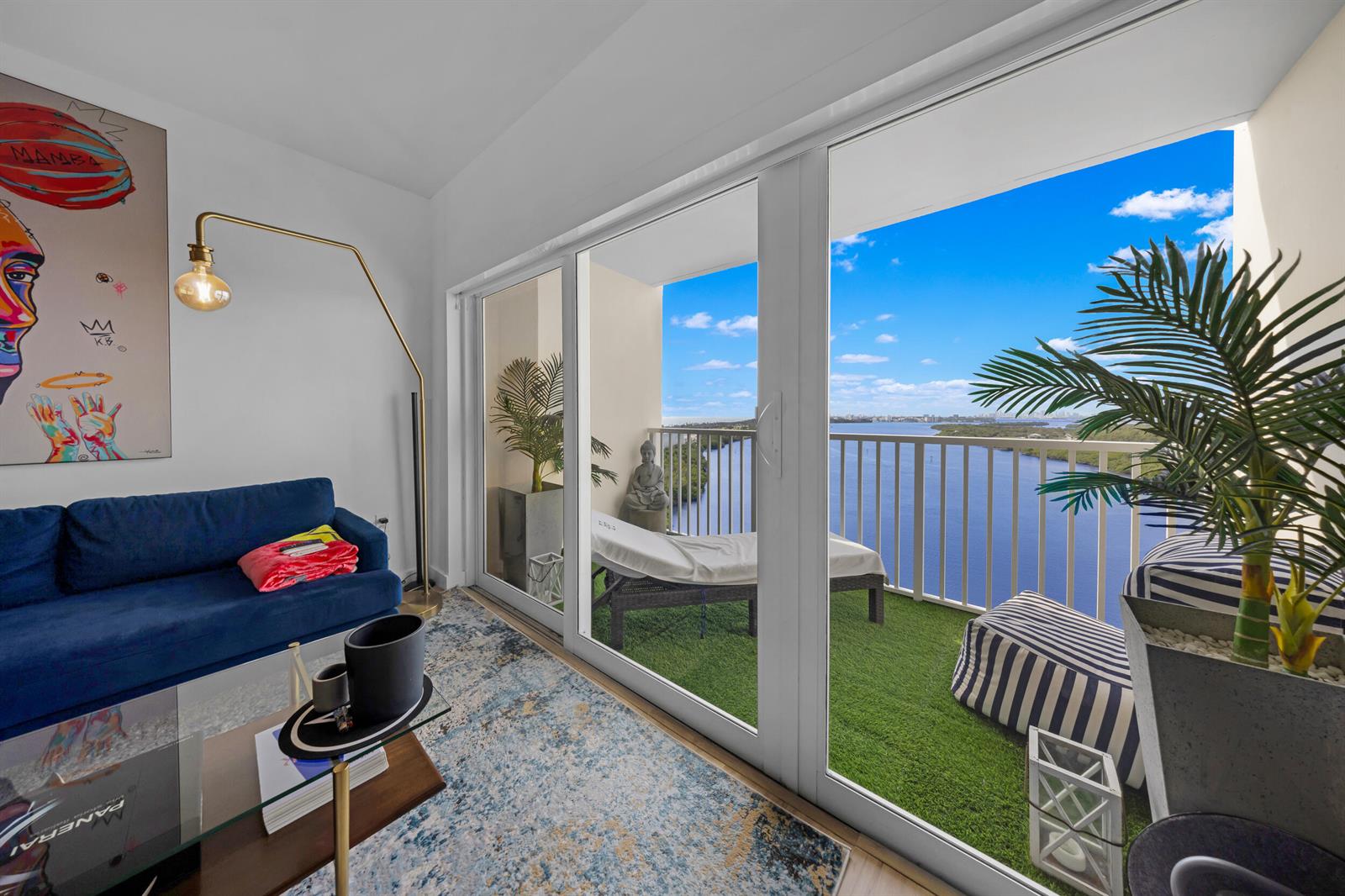 1614 1 /  762 sq. ft. $ 2026-06-17 0 foto