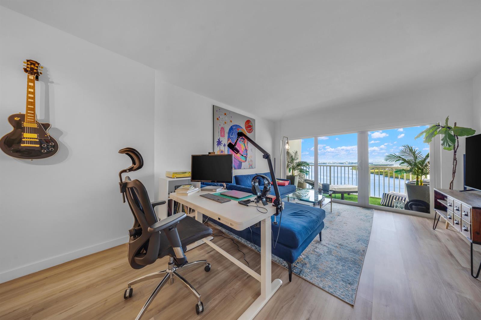 1614 1 /  762 sq. ft. $ 2026-06-17 0 foto
