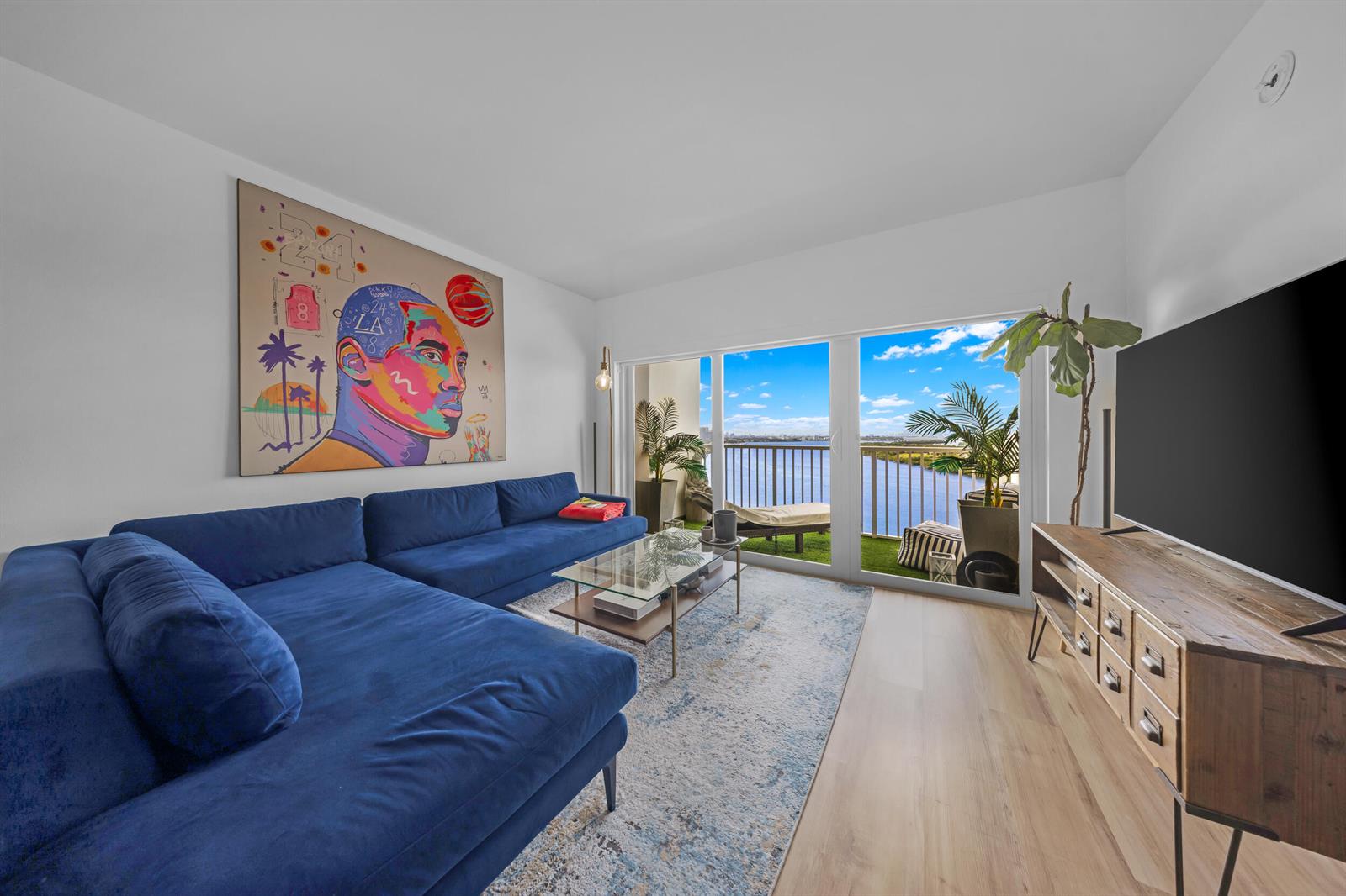 1614 1 /  762 sq. ft. $ 2026-06-17 0 foto