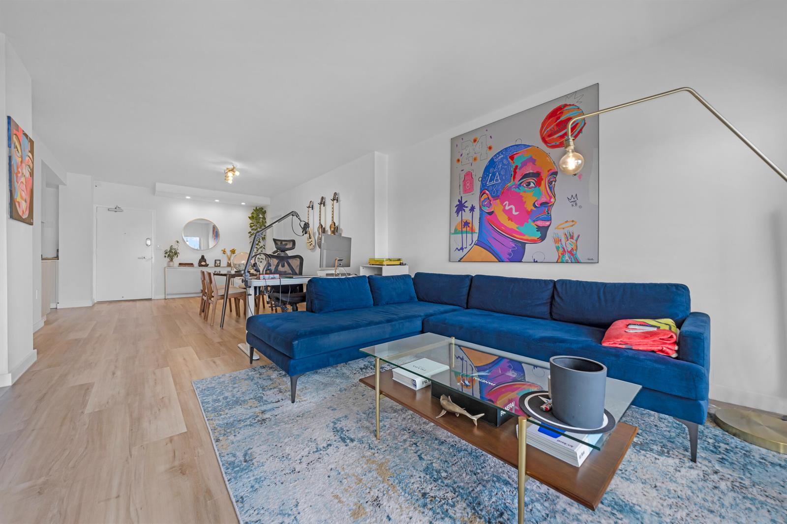 1614 1 /  762 sq. ft. $ 2026-06-17 0 foto