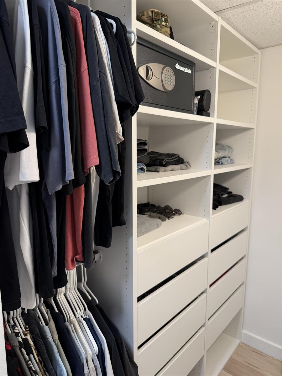1614 1 /  762 sq. ft. $ 2026-06-17 0 foto