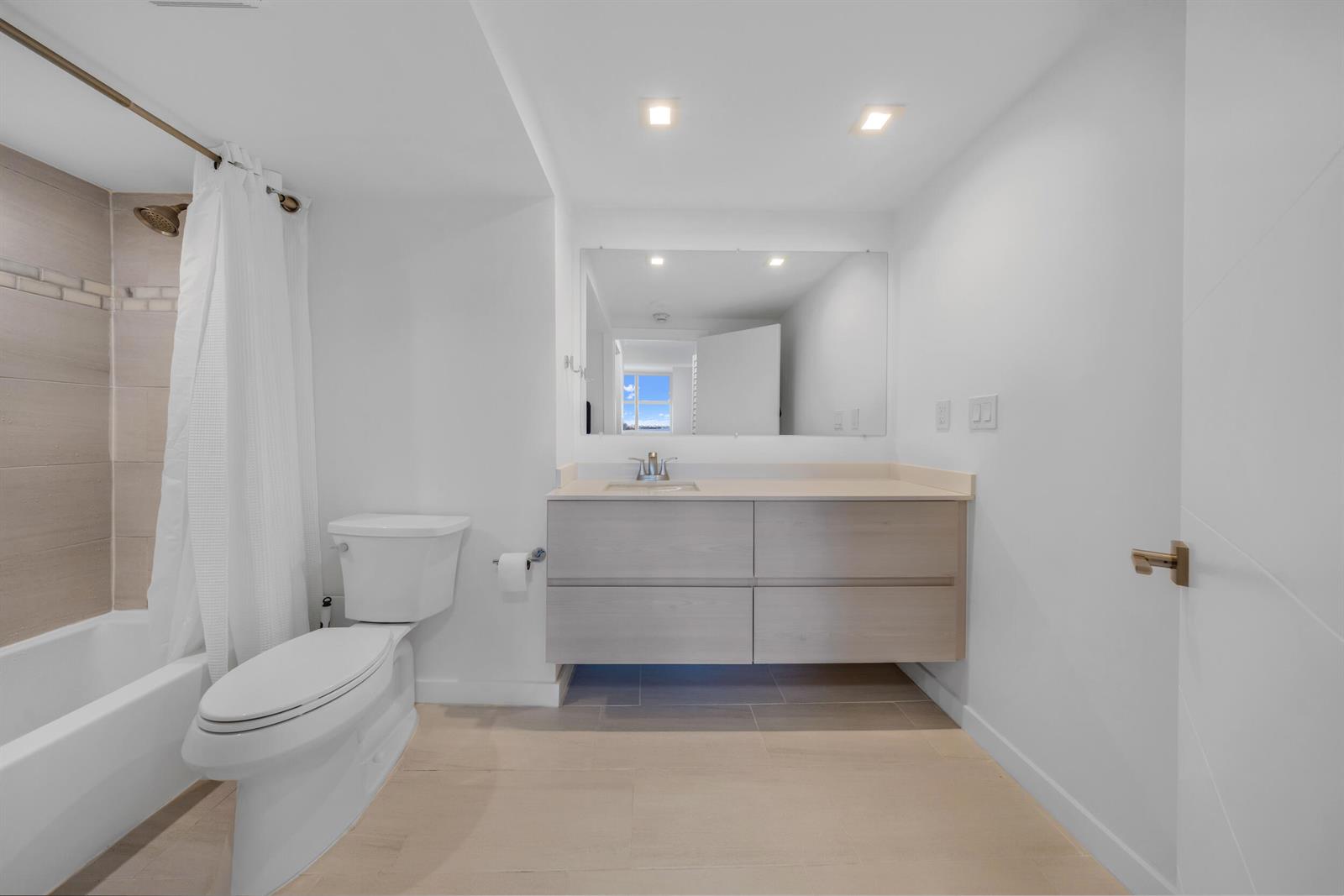 1614 1 /  762 sq. ft. $ 2026-06-17 0 foto