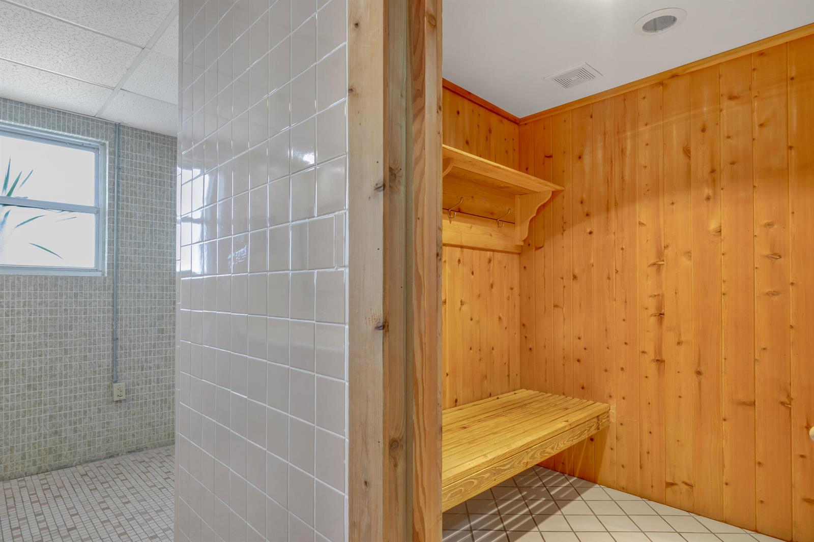 1614 1 /  762 sq. ft. $ 2026-06-17 0 foto