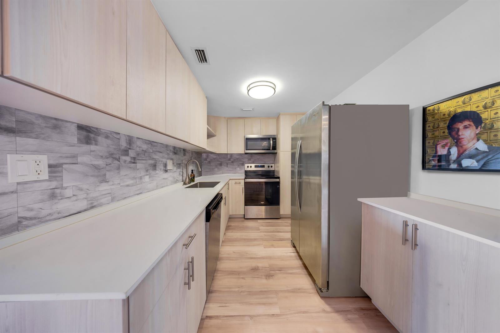 1614 1 /  762 sq. ft. $ 2026-06-17 0 foto