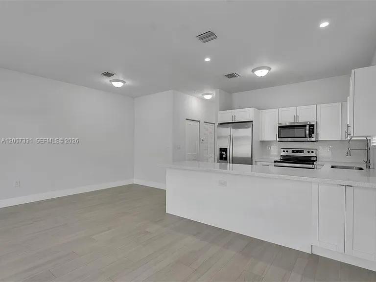 See details / 1085 sq. ft. $ 2026-05-18 0 Photo
