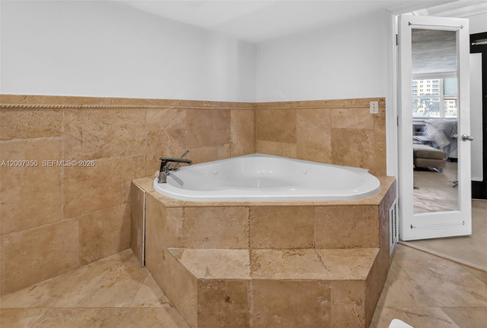 Photo of 2751 Ocean Dr  #504S, Hollywood, Florida, 33019 - 