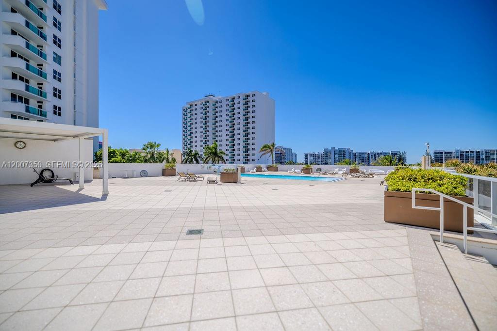 Photo of 2751 Ocean Dr  #504S, Hollywood, Florida, 33019 - 