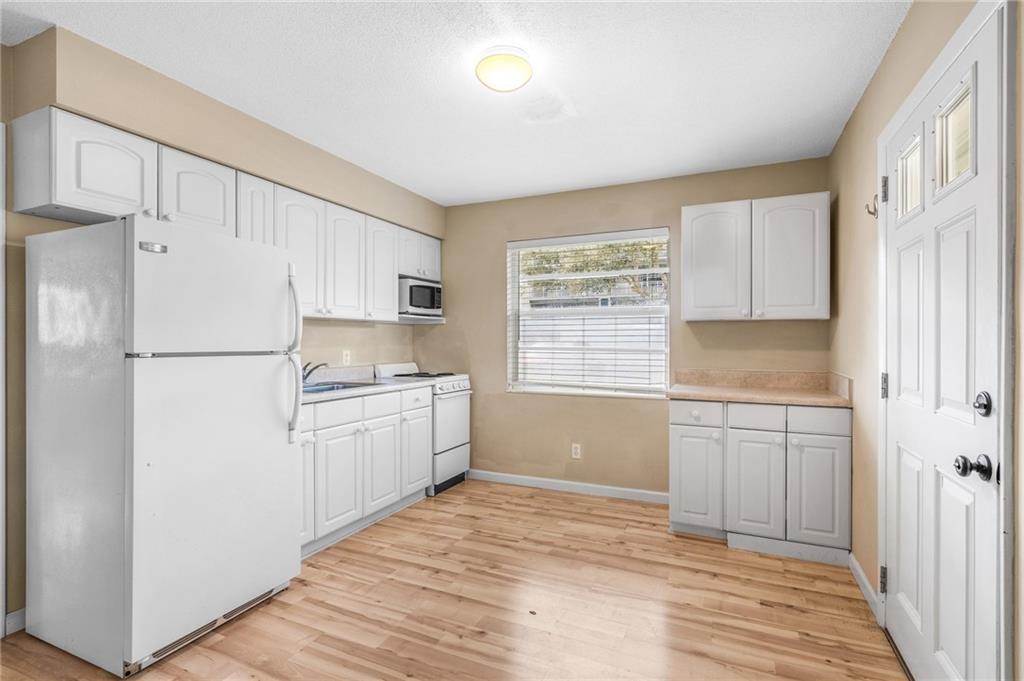 Ver detalles / 0 3200 sq. ft. $ 2026-06-20 0 foto