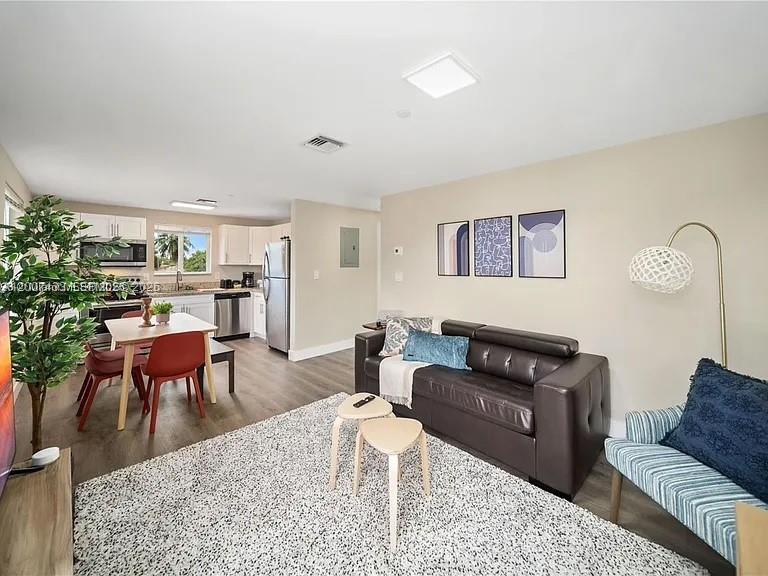   /  2700 sq. ft. $ 2026-04-24 0 Photo