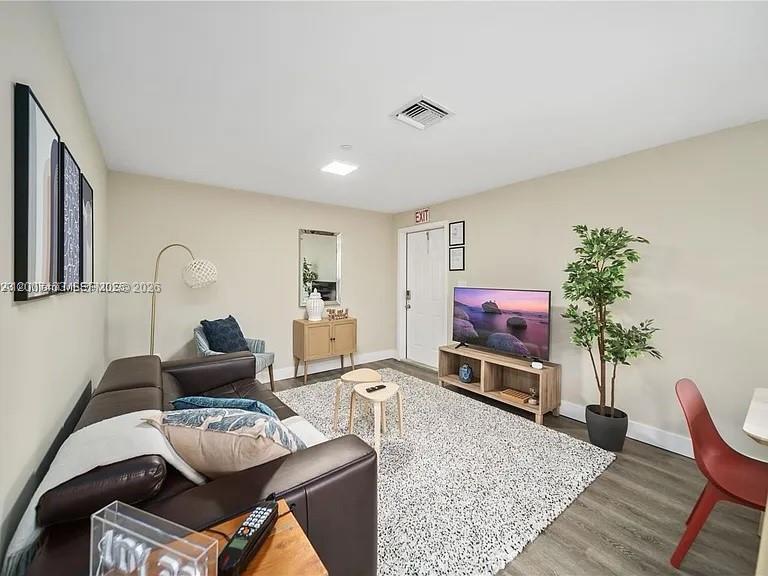   /  2700 sq. ft. $ 2026-04-24 0 Photo