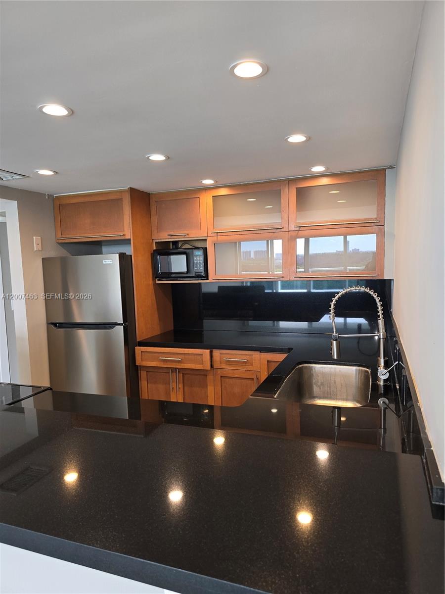 See details 1420 1 / 2 991 sq. ft. $ 2026-04-24 0 Photo