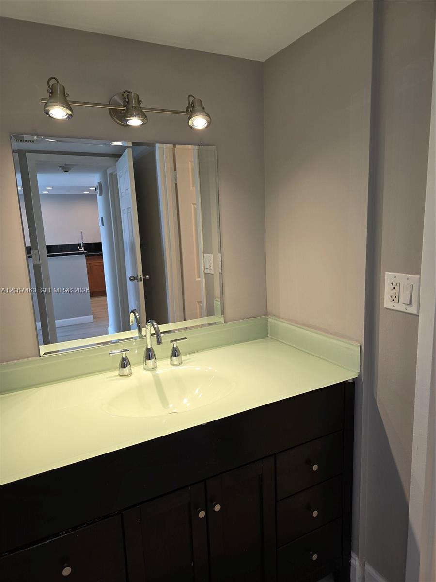 See details 1420 1 / 2 991 sq. ft. $ 2026-04-24 0 Photo