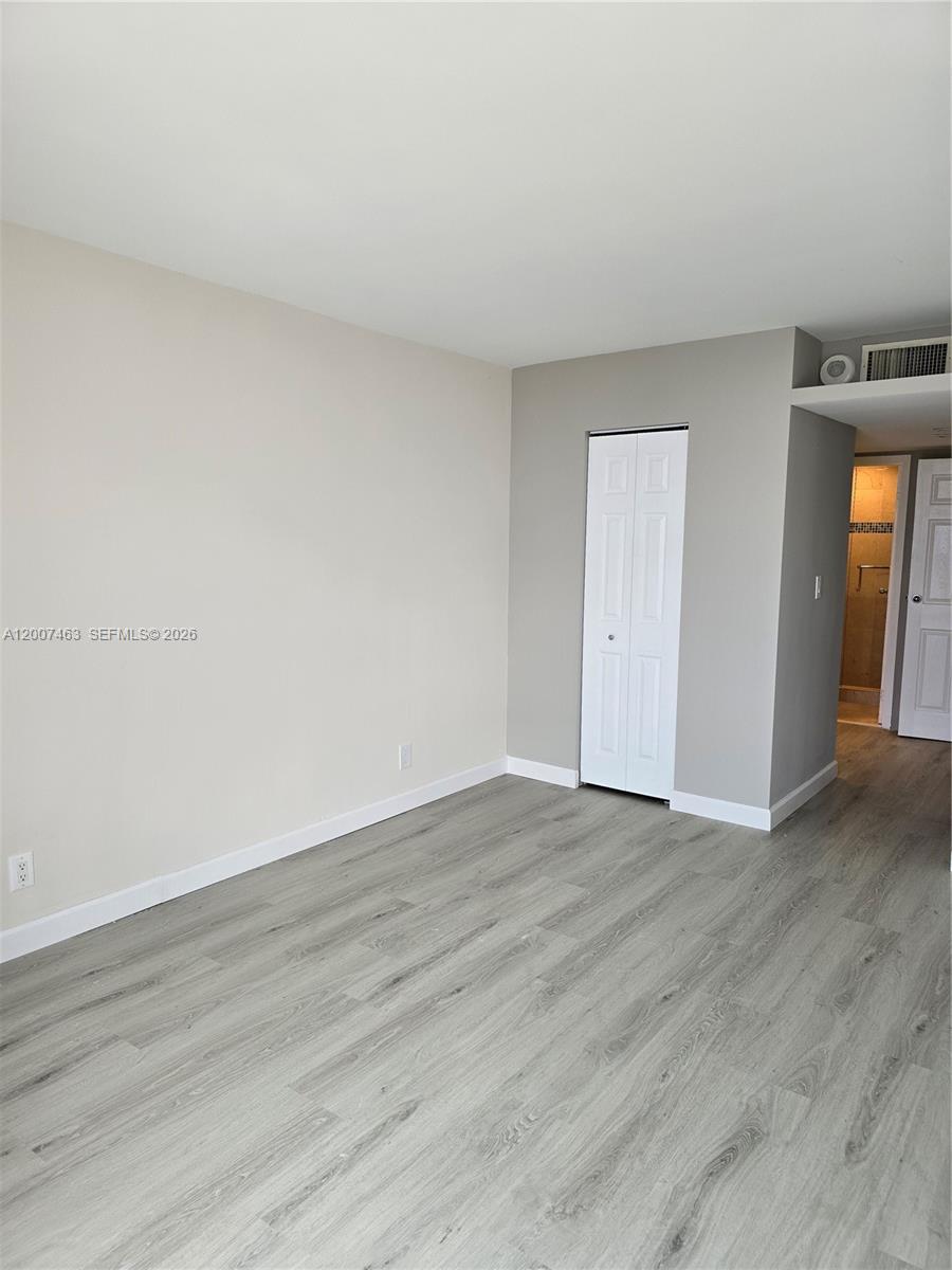 See details 1420 1 / 2 991 sq. ft. $ 2026-04-24 0 Photo