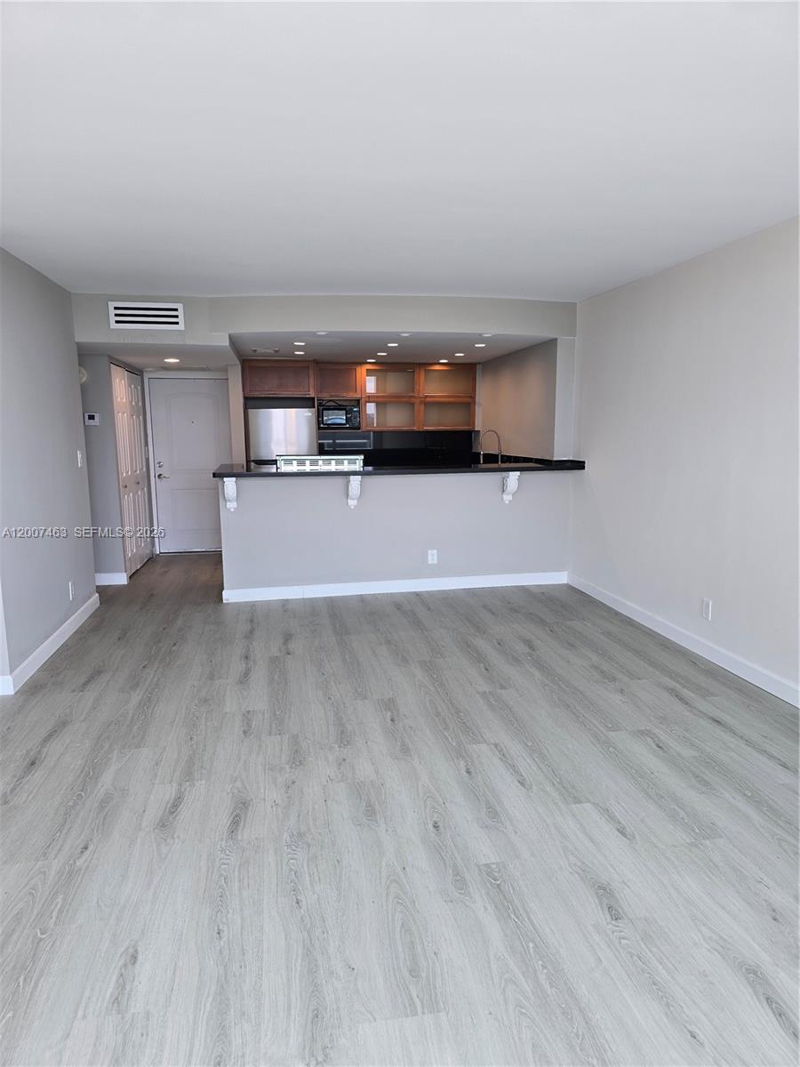 See details 1420 1 / 2 991 sq. ft. $ 2026-04-24 0 Photo