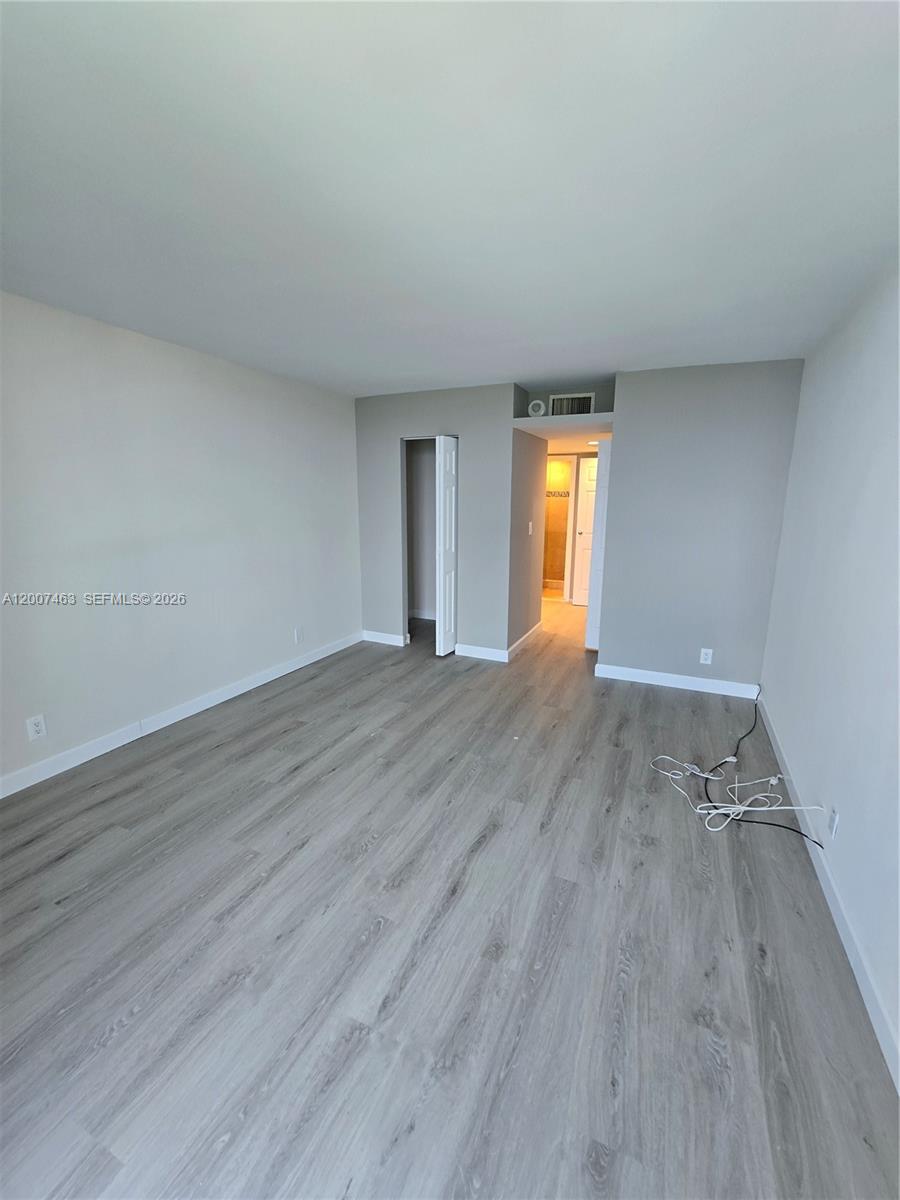 See details 1420 1 / 2 991 sq. ft. $ 2026-04-24 0 Photo