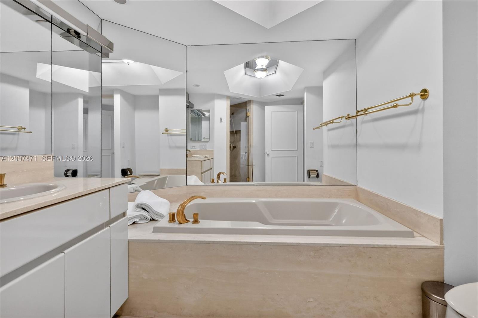 2305 3 / 3 2154 sq. ft. $ 2026-04-24 0 Photo