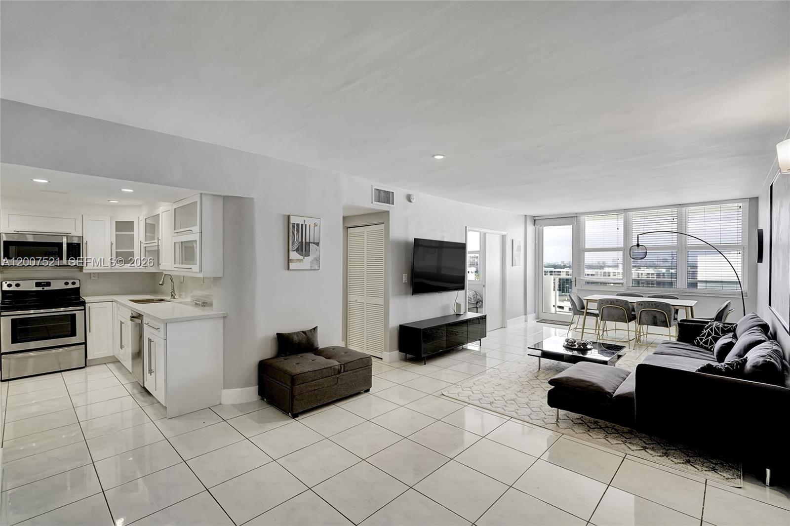 Photo of 3725 Ocean Dr  #1519, Hollywood, Florida, 33019 - 