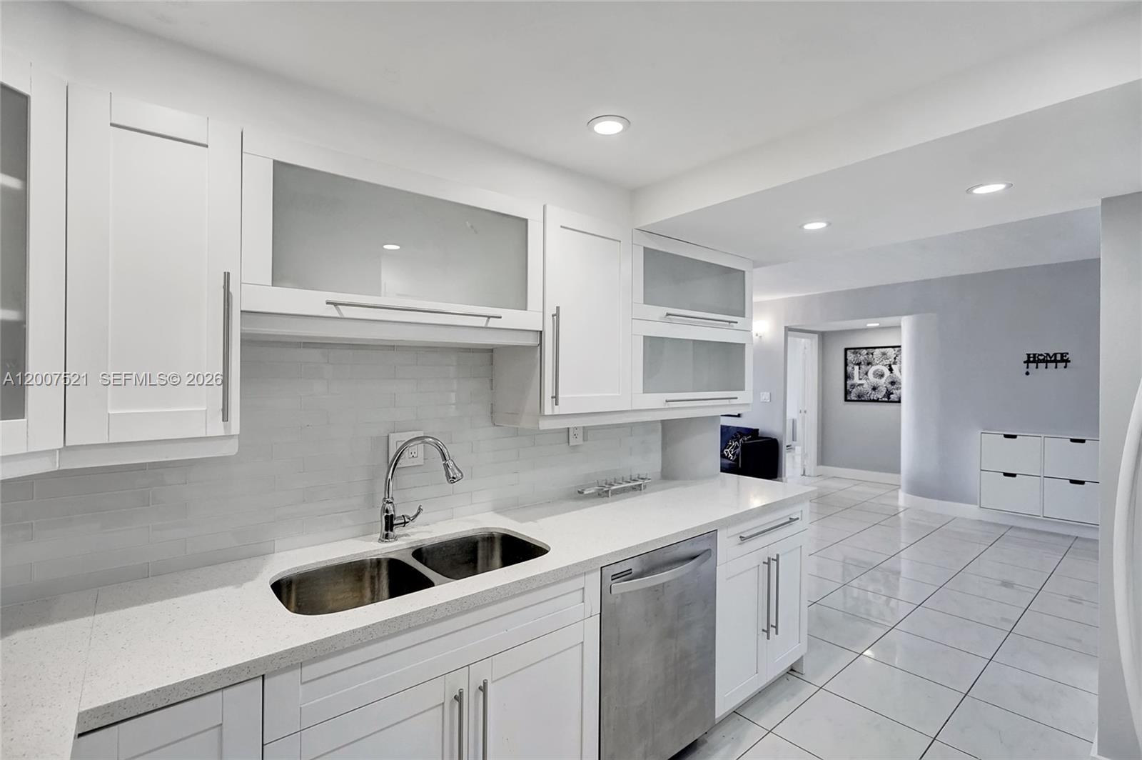 Photo of 3725 Ocean Dr  #1519, Hollywood, Florida, 33019 - 