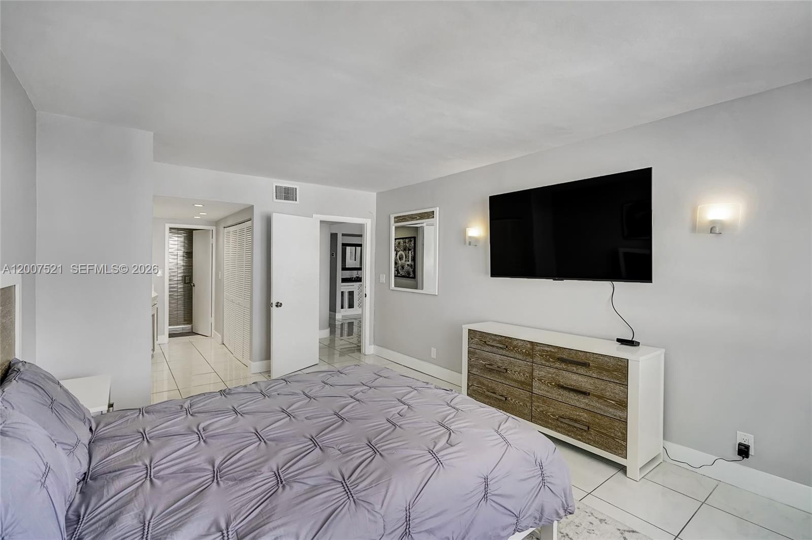 Photo of 3725 Ocean Dr  #1519, Hollywood, Florida, 33019 - 