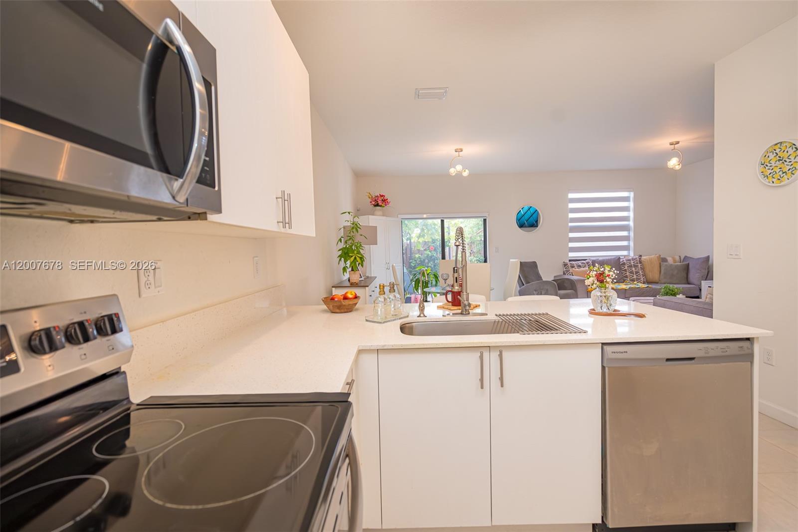 28643 4 / 3 1916 sq. ft. $ 2026-04-25 0 Photo