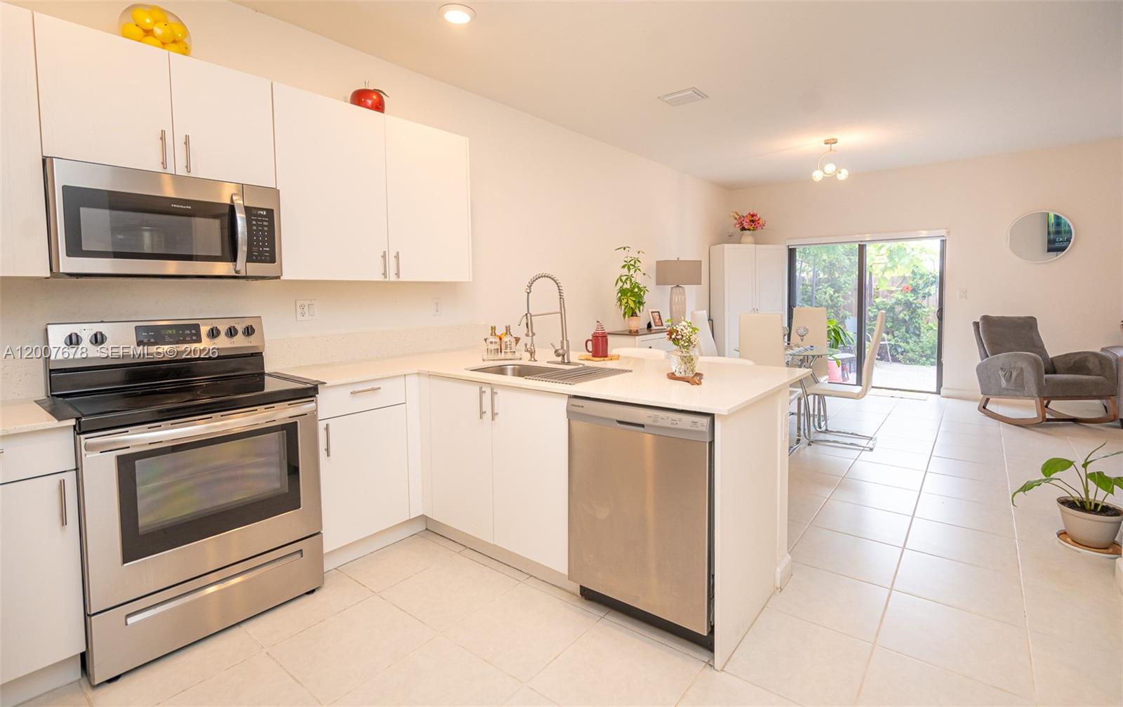 28643 4 / 3 1916 sq. ft. $ 2026-04-25 0 Photo