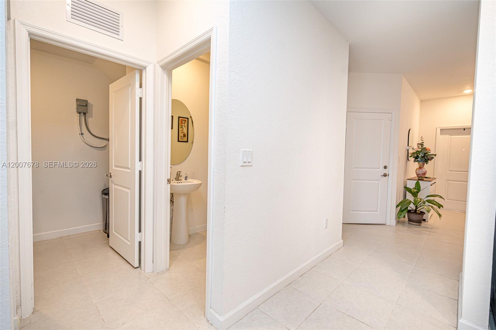 28643 4 / 3 1916 sq. ft. $ 2026-04-25 0 Photo