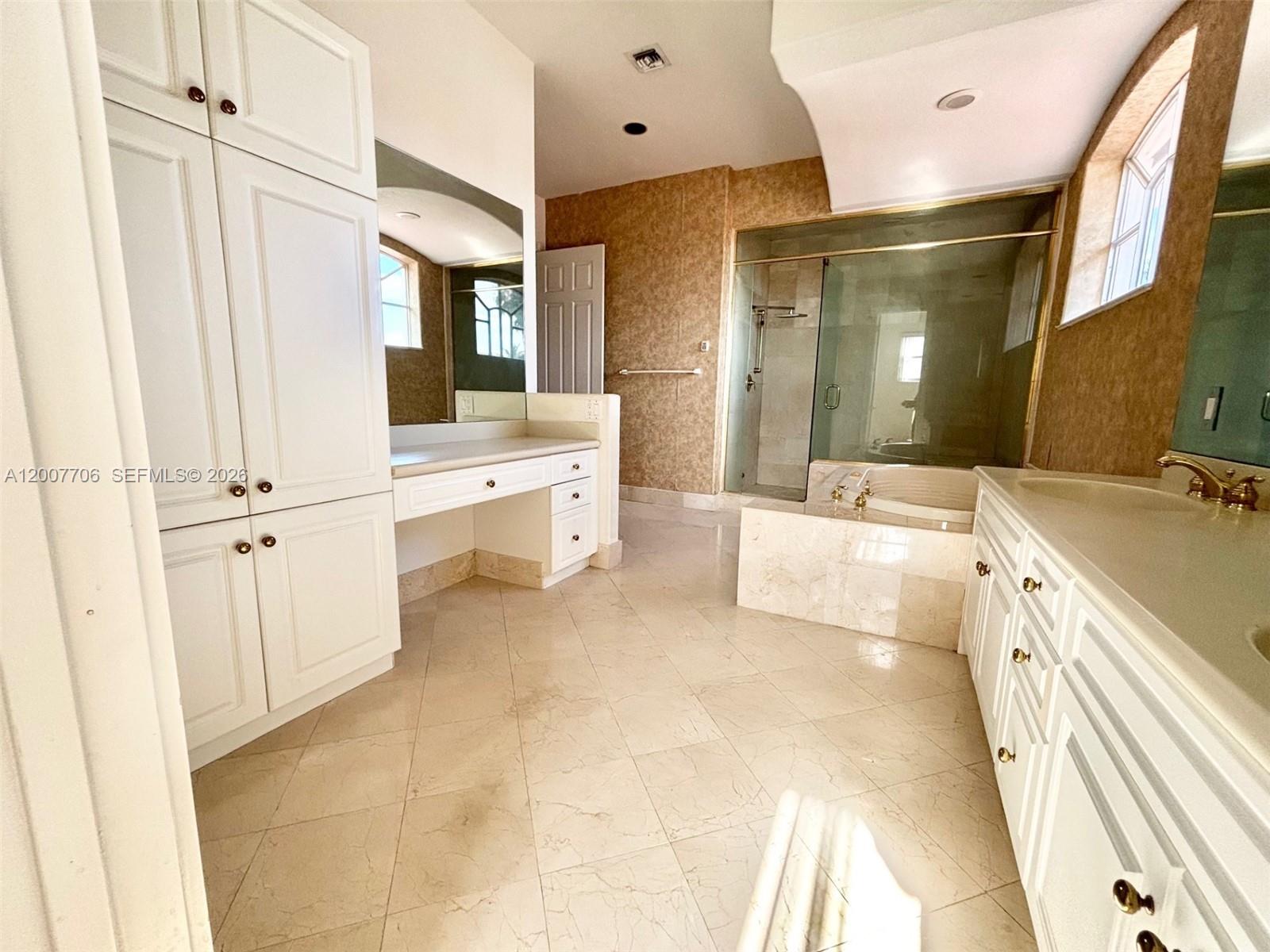 Photo of 1141 Waterside Ln  (1141), Hollywood, Florida, 33019 - 