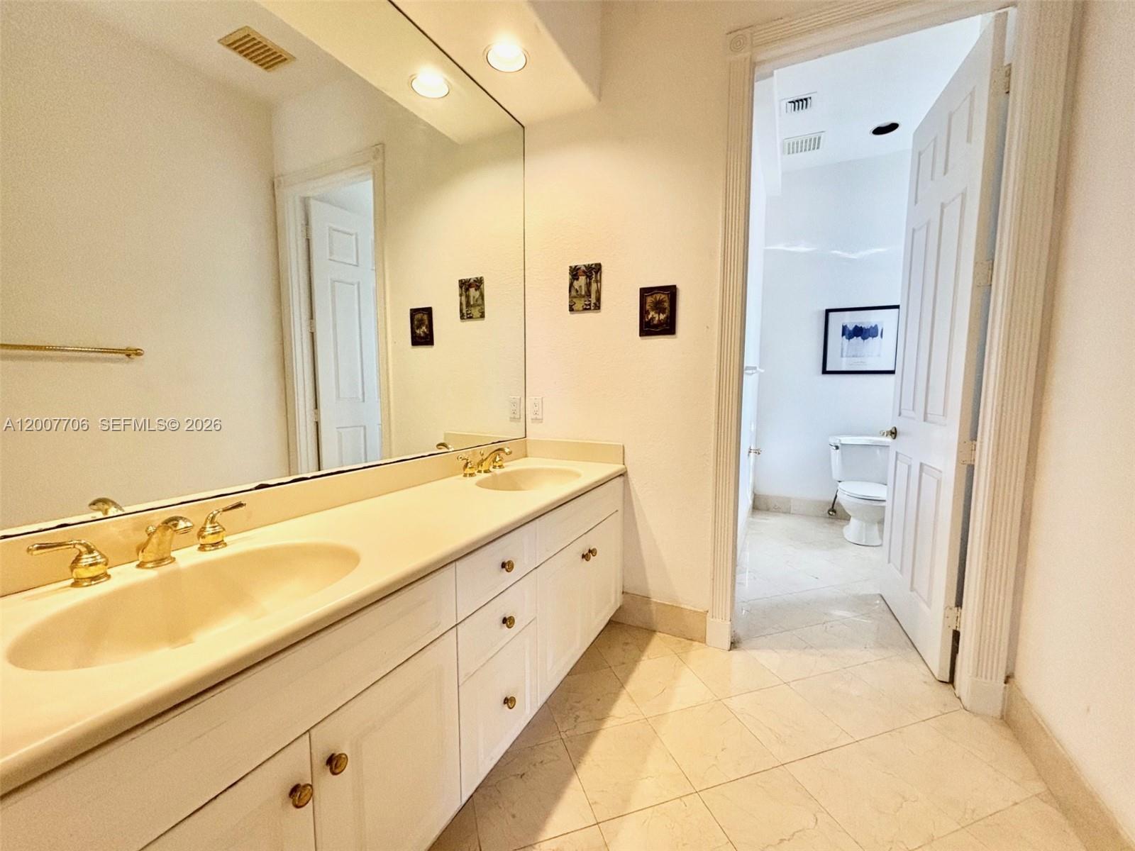 Photo of 1141 Waterside Ln  (1141), Hollywood, Florida, 33019 - Guest bathroom on second floor