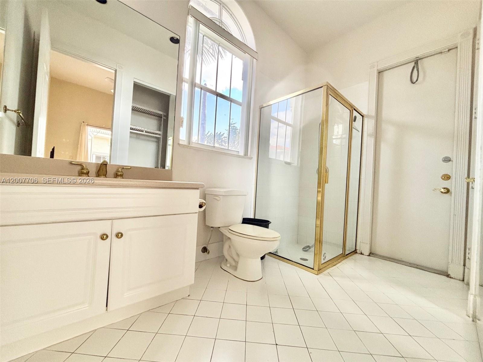 Photo of 1141 Waterside Ln  (1141), Hollywood, Florida, 33019 - Guest house full bathroom