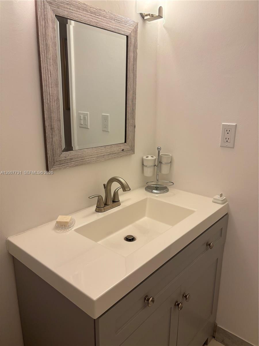 Photo of 1865 Ocean Dr  #4L, Hallandale Beach, Florida, 33009 - 
