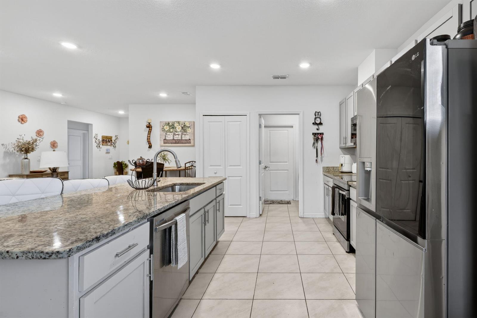 Ver detalles 535 4 / 2 1874 sq. ft. $ 2026-05-29 0 foto