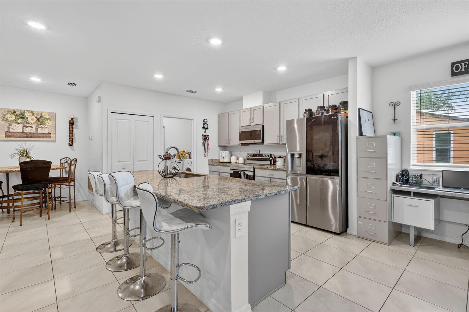 Ver detalles 535 4 / 2 1874 sq. ft. $ 2026-05-29 0 foto