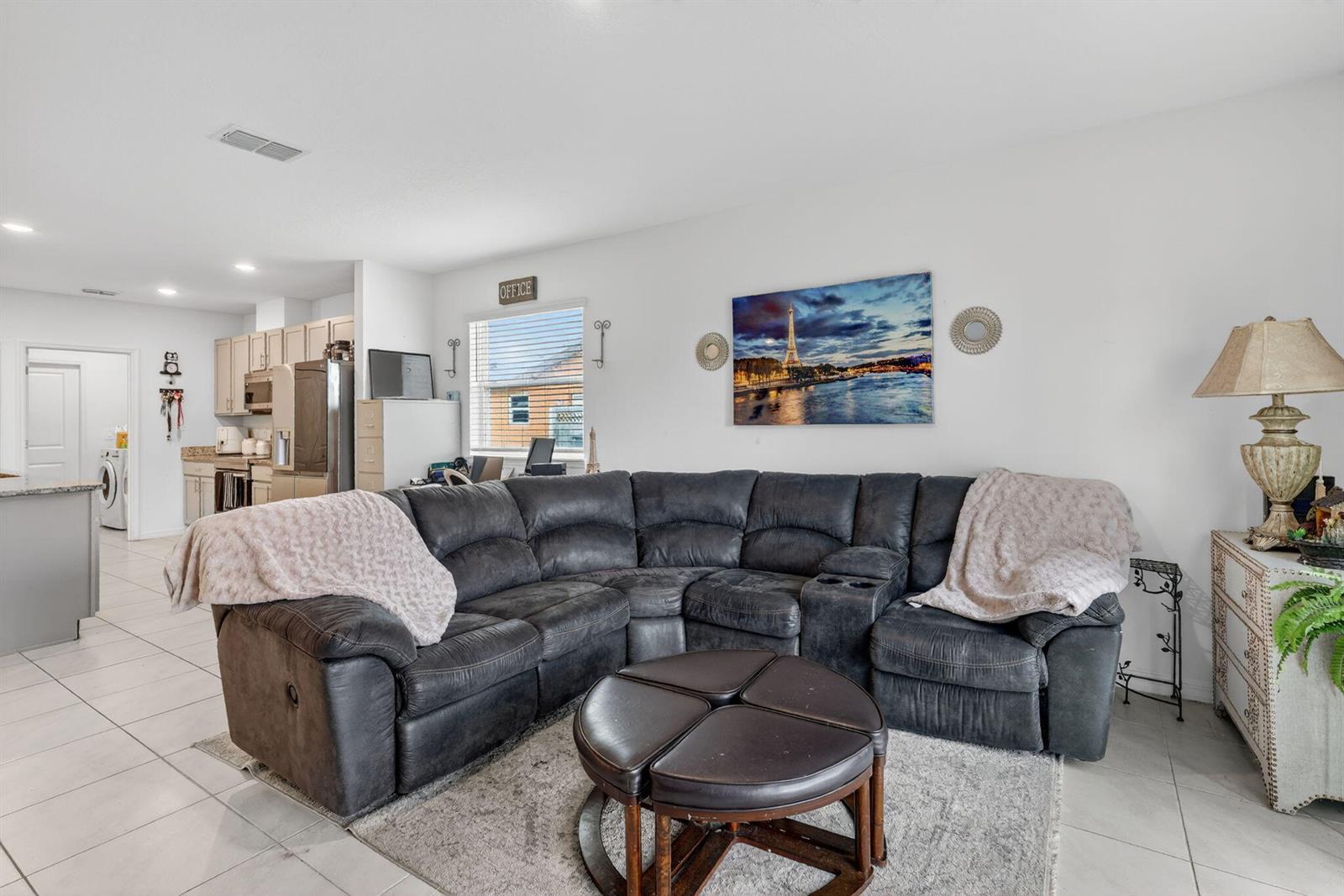Ver detalles 535 4 / 2 1874 sq. ft. $ 2026-05-29 0 foto