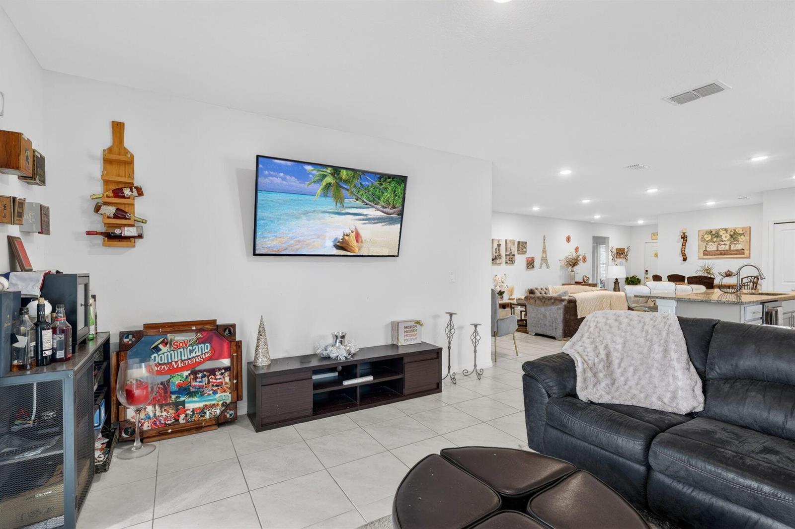 Ver detalles 535 4 / 2 1874 sq. ft. $ 2026-05-29 0 foto