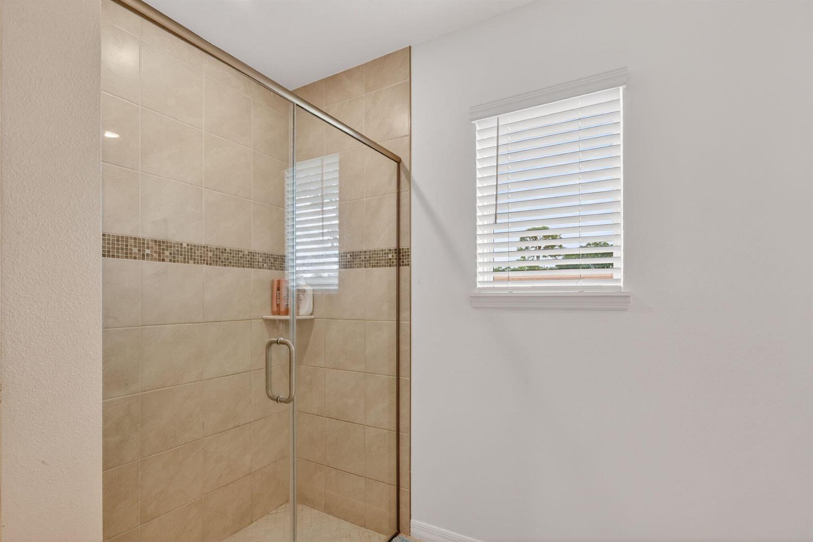 Ver detalles 535 4 / 2 1874 sq. ft. $ 2026-05-29 0 foto