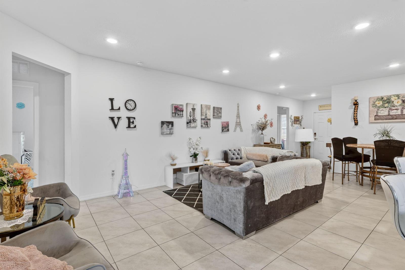 Ver detalles 535 4 / 2 1874 sq. ft. $ 2026-05-29 0 foto