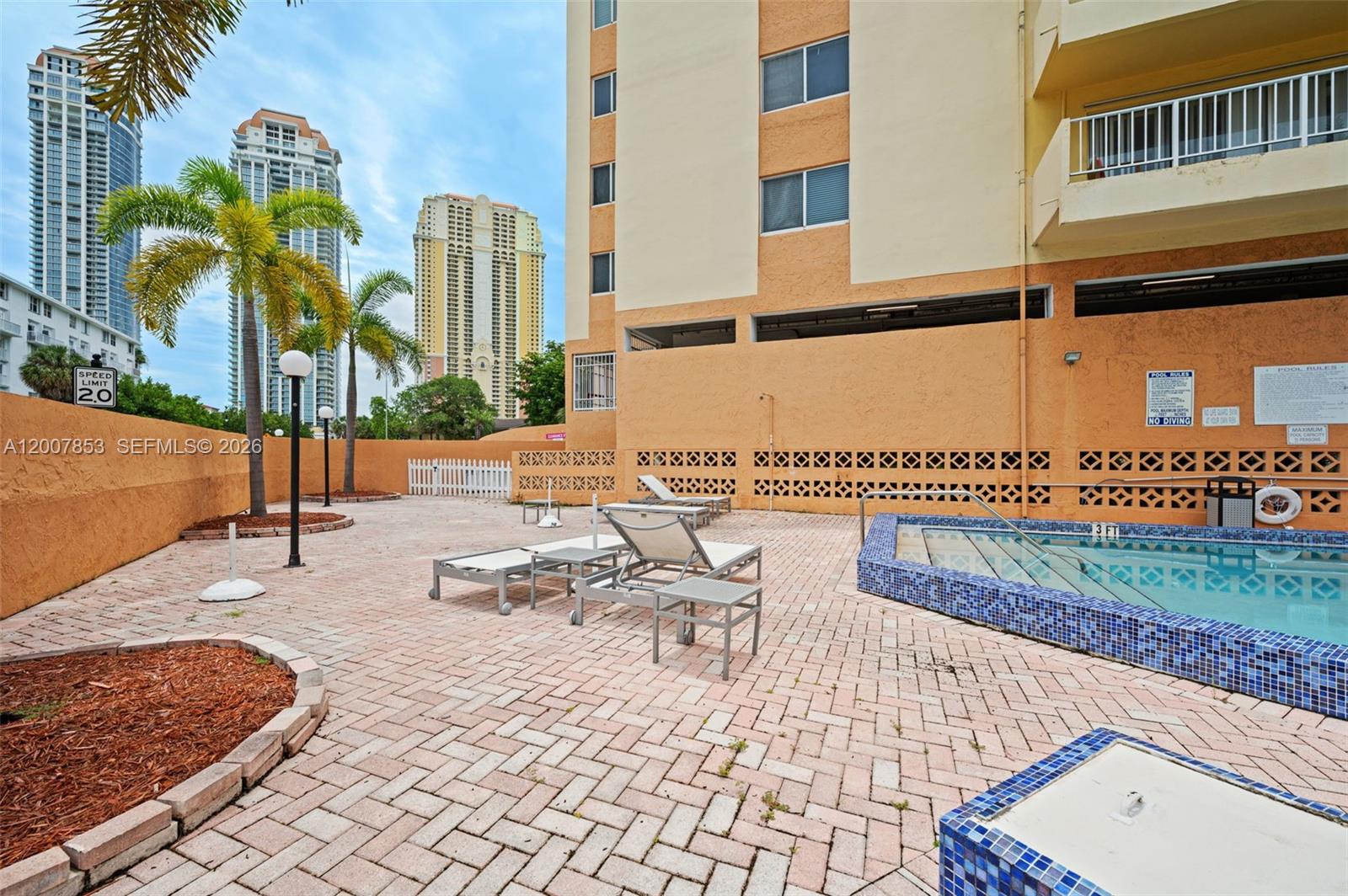 See details 505 2 / 2 1290 sq. ft. $ 2026-05-25 0 Photo