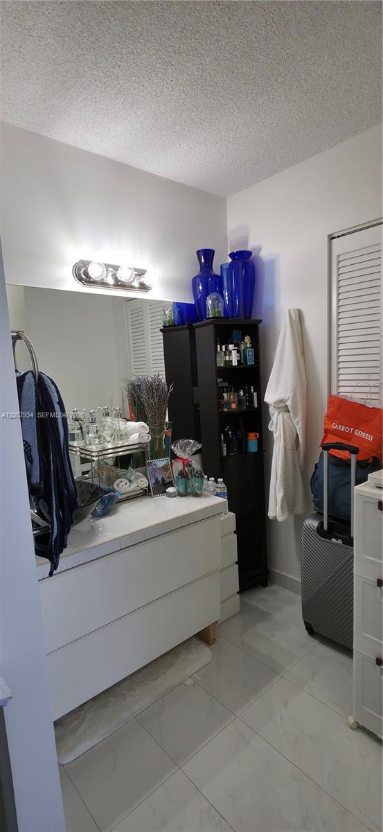 Photo of 2751 Ocean Dr  #1706S, Hollywood, Florida, 33019 - 