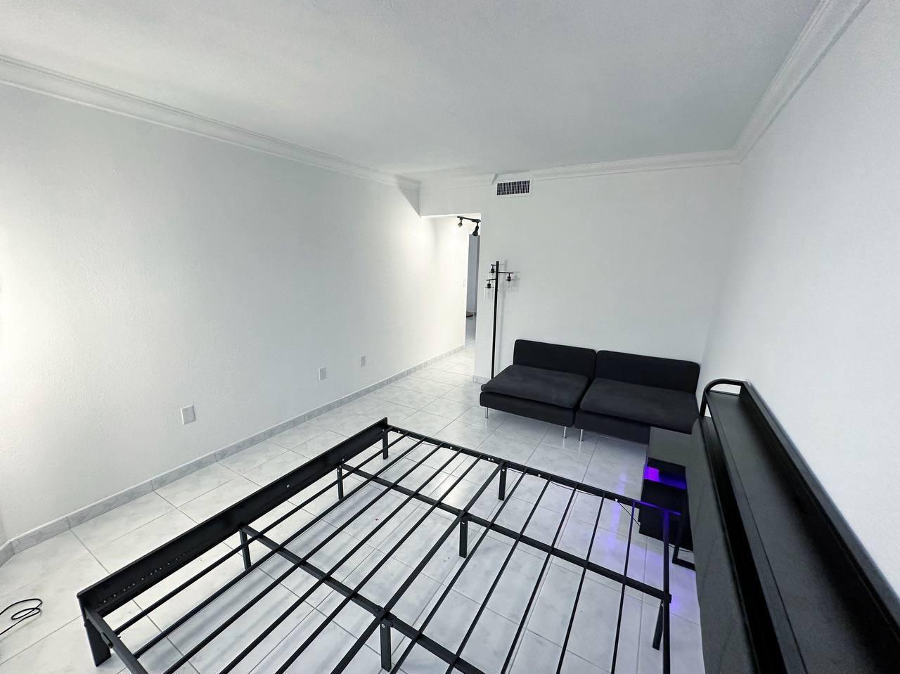 Ver detalles 16b 1 / 870 sq. ft. $ 2026-06-17 0 foto