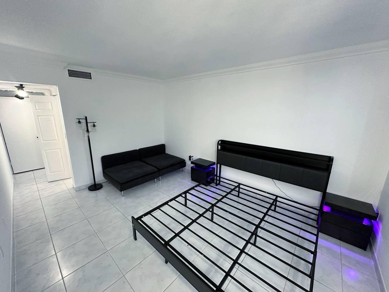 Ver detalles 16b 1 / 870 sq. ft. $ 2026-06-17 0 foto