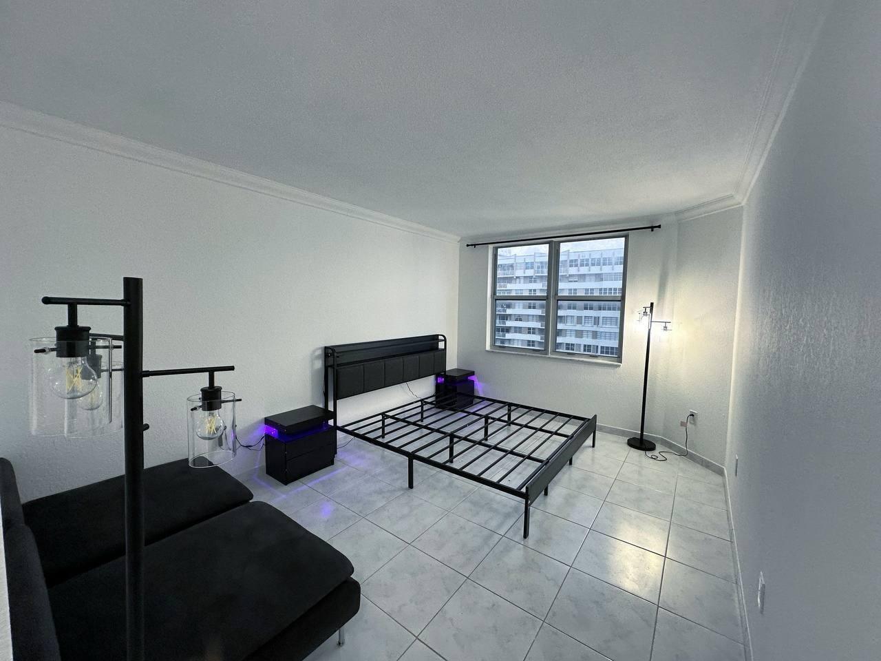 Ver detalles 16b 1 / 870 sq. ft. $ 2026-06-17 0 foto