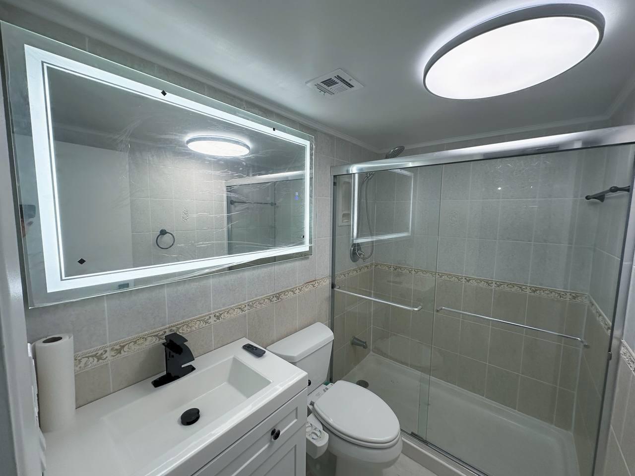Ver detalles 16b 1 / 870 sq. ft. $ 2026-06-17 0 foto