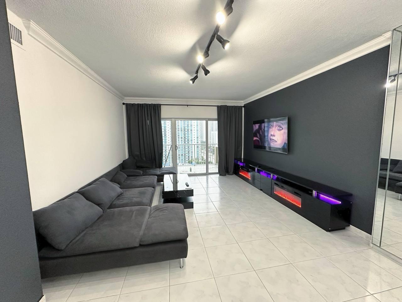 Ver detalles 16b 1 / 870 sq. ft. $ 2026-06-17 0 foto