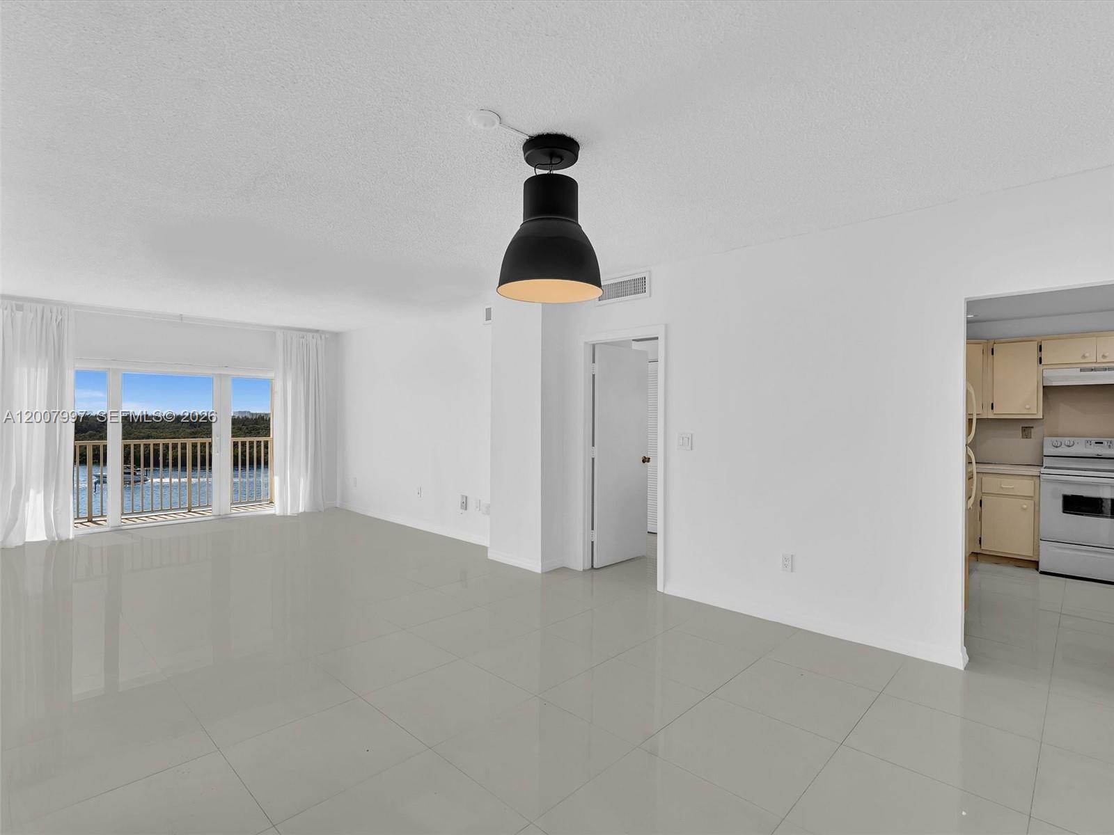 902 1 / 2 762 sq. ft. $ 2026-05-04 0 Photo